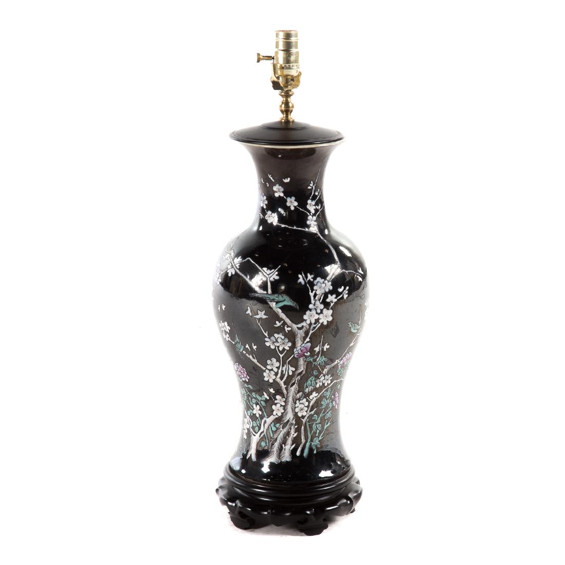 Chinese Export Famille Noir vase lamp (1 of 4)