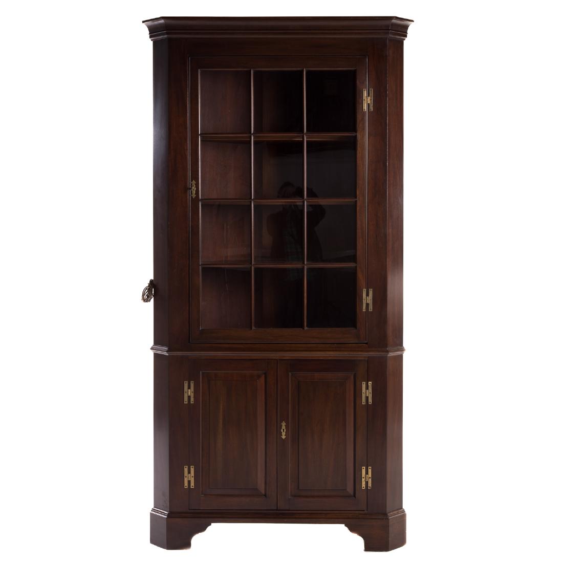 Henkel Harris mahogany corner cabinet (1 of 4)