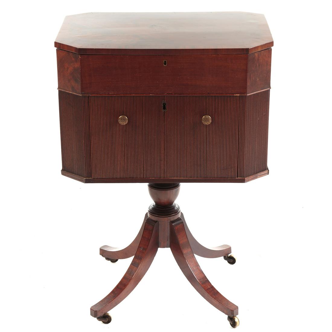 New York Federal Mahogany Sewing Stand (1 of 3)