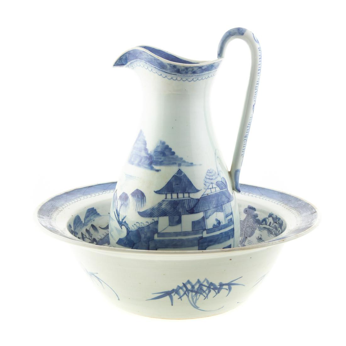 Chinese Export Canton Pitcher & Wash Basin (1 of 10)