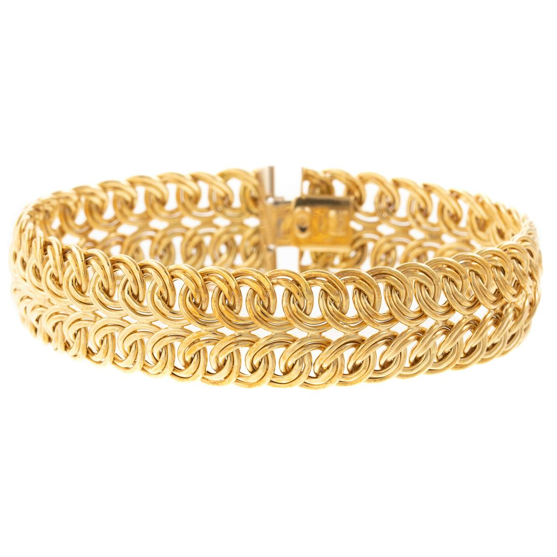 An Italian Figure Eight Link Bracelet in 18K (1 of 3)