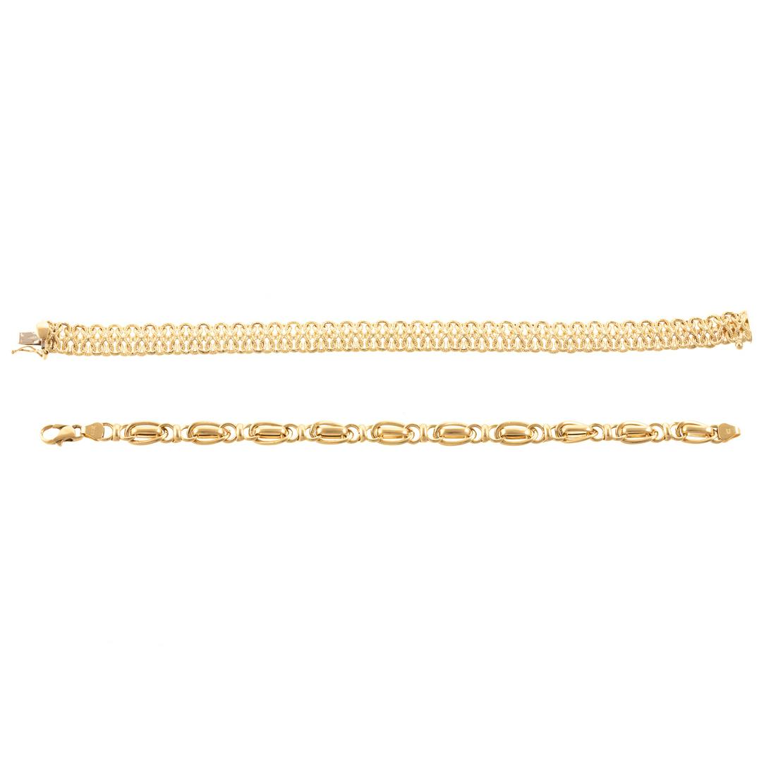 A Pair of Link Bracelets in Gold: 1) 14K yellow gold brushed gold braided bracelet with hidden box clasp and safety latch, 7.5 in. L, and 2) 18K yellow gold elongated oval link bracelet with lobster clasp, 7.25 in. L, 15.6 grams tw Th