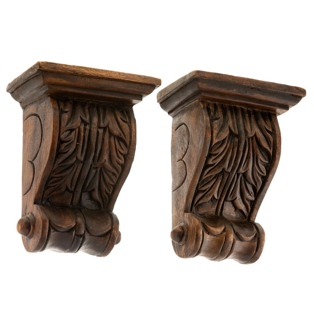 Pair of Victorian Carved Oak Wall Brackets: Late 19th/early 20th century; carved scroll form with acanthus decoration. 9 in. H., 6 3/4 in. W., 4 1/4 in. D.