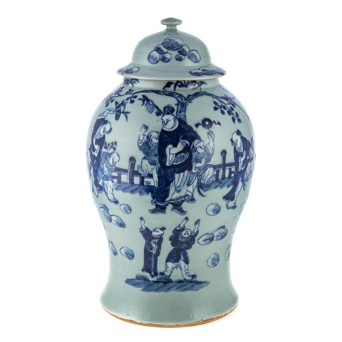 Large Chinese Export Porcelain Jar (1 of 8)
