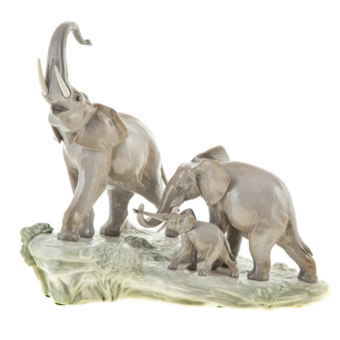 Lladro Porcelain Elephant Family (1 of 9)