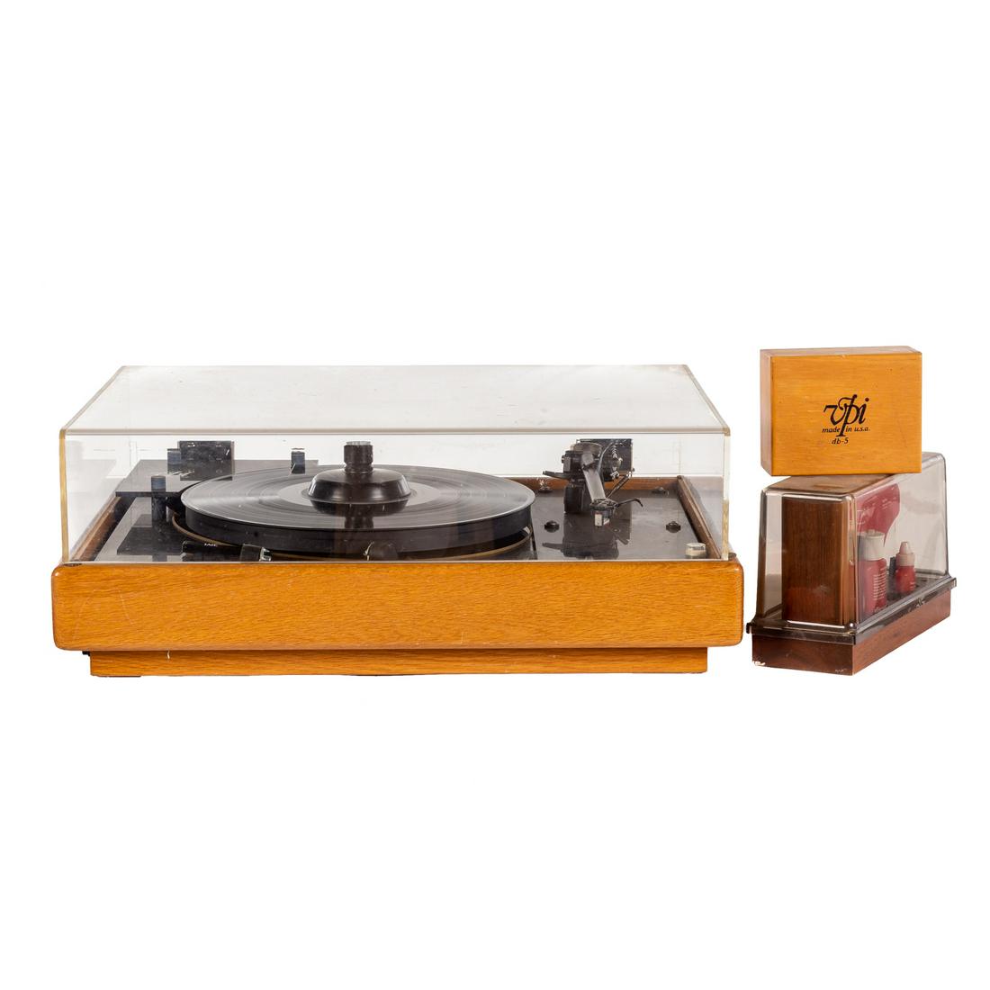 V. P. I. HW 19 Turntable (1 of 5)