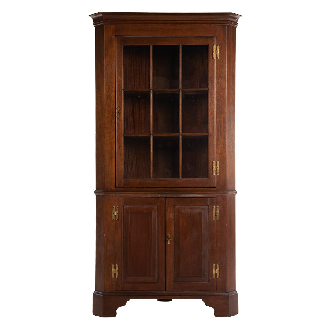 Henkel Harris Fairfax Mahogany Corner Cupboard (1 of 3)