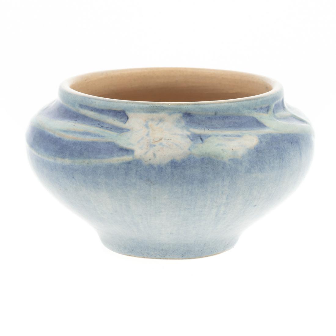 Newcomb College Pottery Vase (1 of 6)