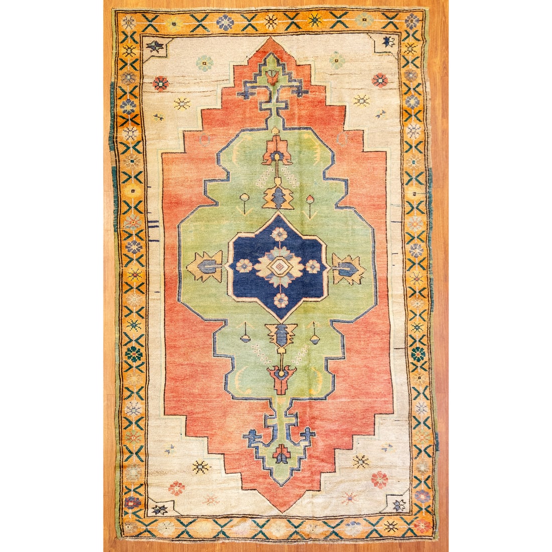 Antique Oushak Rug, Turkey, 4.9 x 7.10: First quarter, 20th century, hand-knotted, wool pile