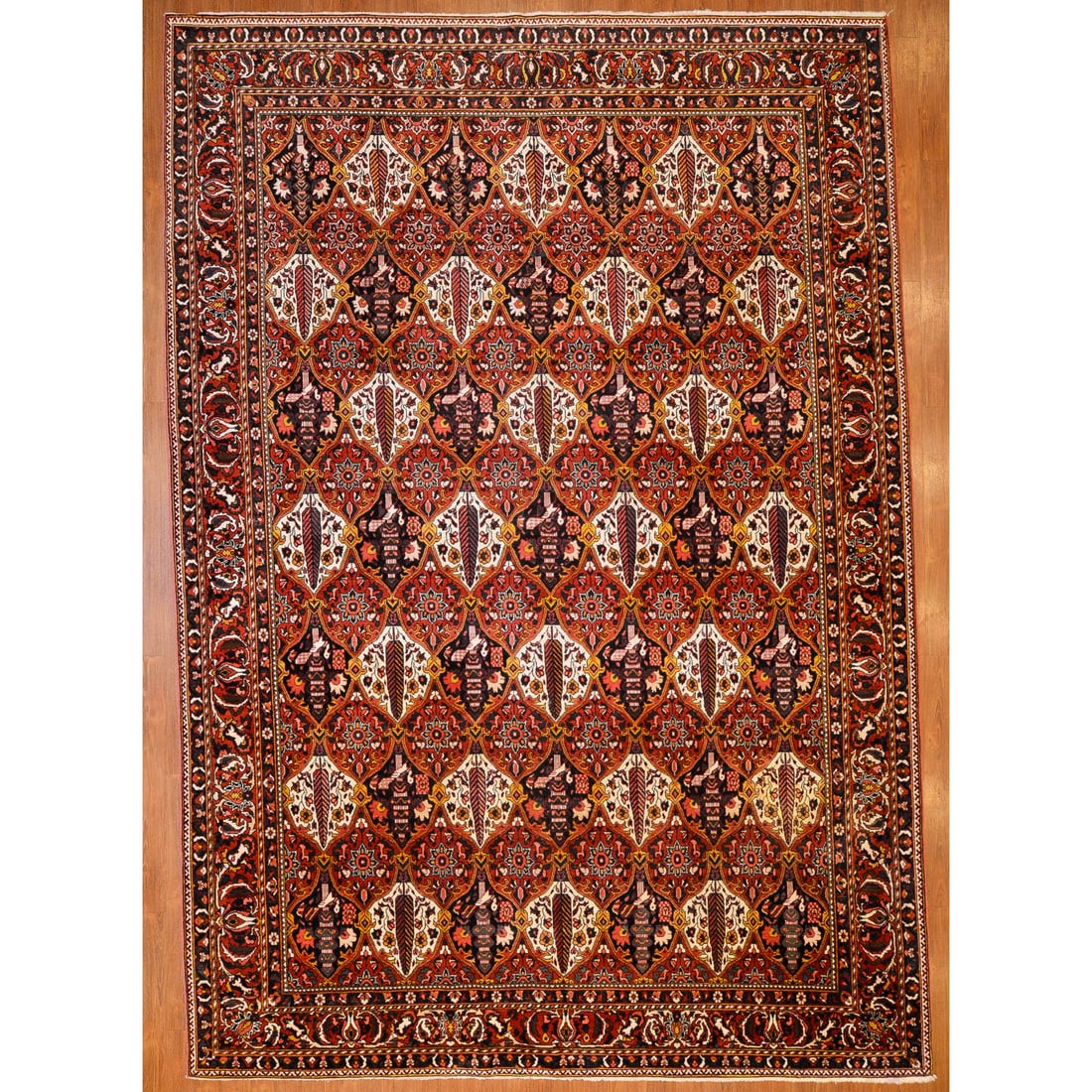 Bakhtiari Rug, Persia, 8.10 x 12.8: Fourth quarter, 20th century, hand-knotted, wool pile