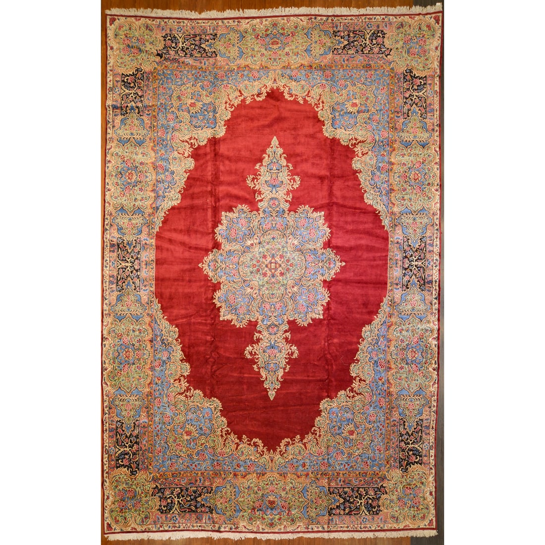 Kerman Carpet, Persia, 12.10 x 19.10: Modern, hand-knotted, wool pile