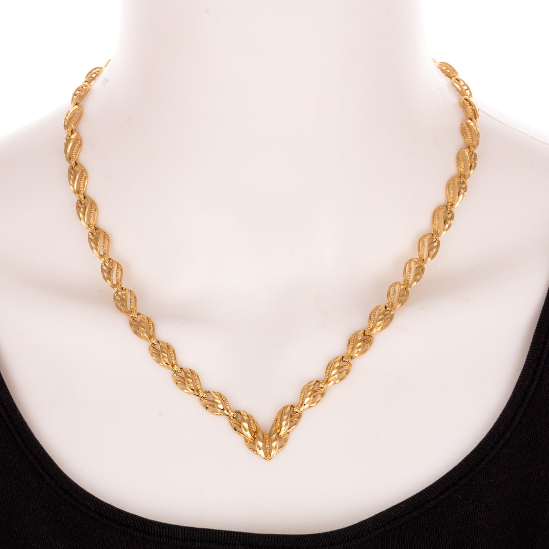 A Textured Leaf Link Necklace in 14K: 14K yellow gold "V" style necklace with interlocking textured leaf links, box clasp with safety latch, signed AE, 18.5 in. L, 24.1 grams Provenance: From a distinguished private collection, assembled