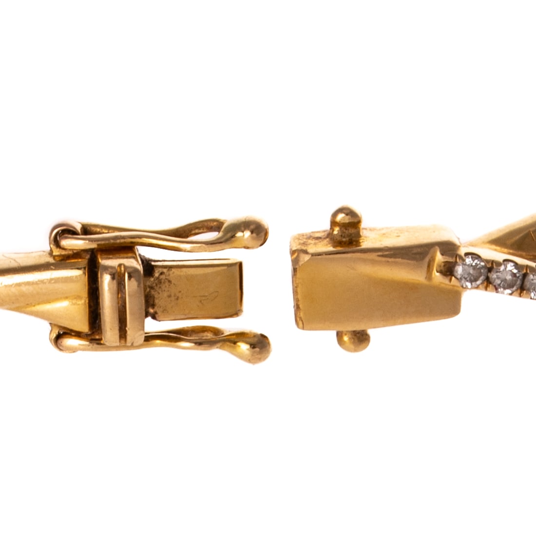 A Twisted Diamond Bangle in 18K - 3