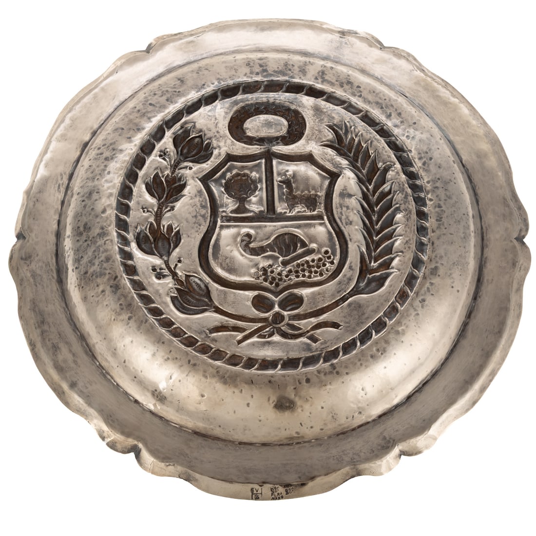 Two Peruvian Sterling Repousse Chargers - 4