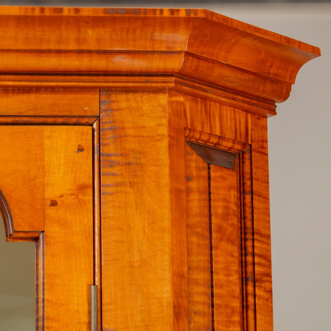 D.R. Dimes Tiger Maple Corner Cabinet - 2