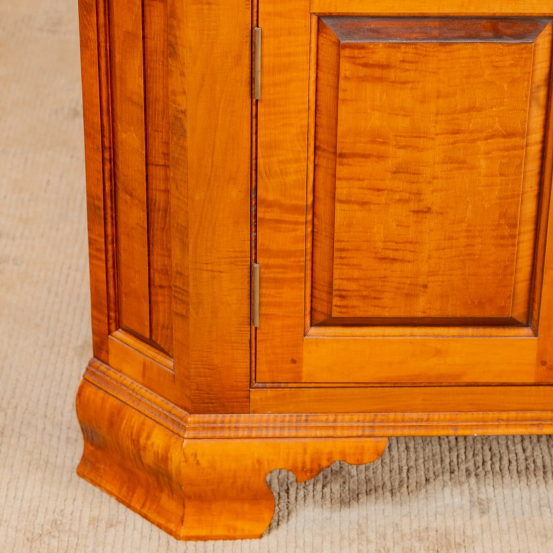 D.R. Dimes Tiger Maple Corner Cabinet - 3