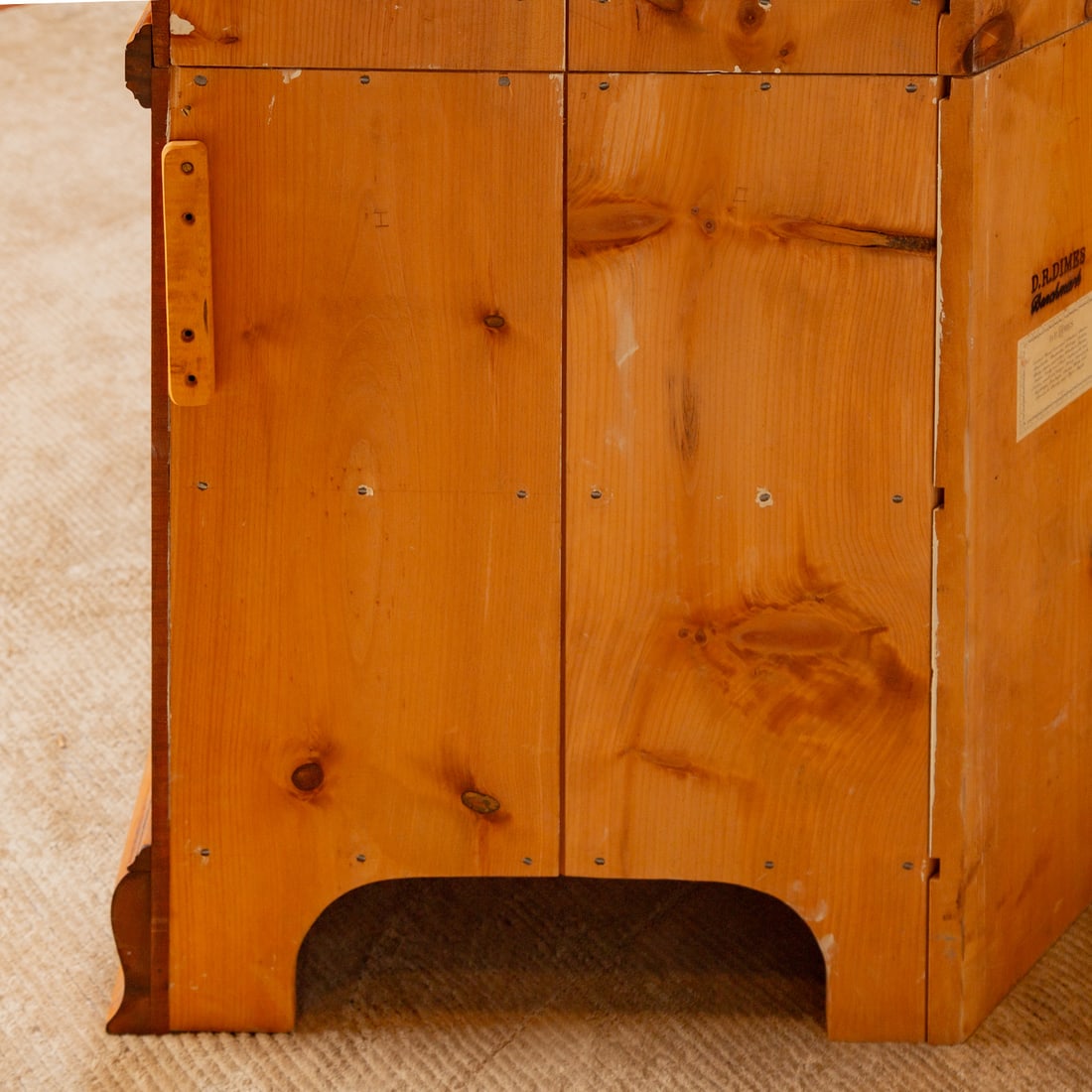 D.R. Dimes Tiger Maple Corner Cabinet - 6