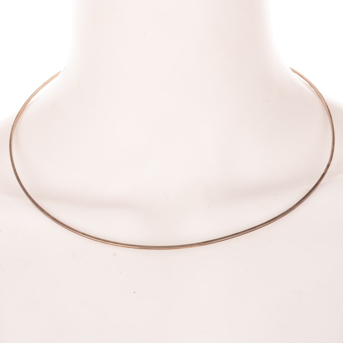 A Betty Cooke Disc Collar in Sterling Silver: Sterling silver necklace by Betty Cooke (1924 - 2024), Baltimore, MD designed with 2 mm wire and 9.5 mm high polish disc with notch hook clasp in center of necklace, signed, 6 1/4 in. interior Diam., 