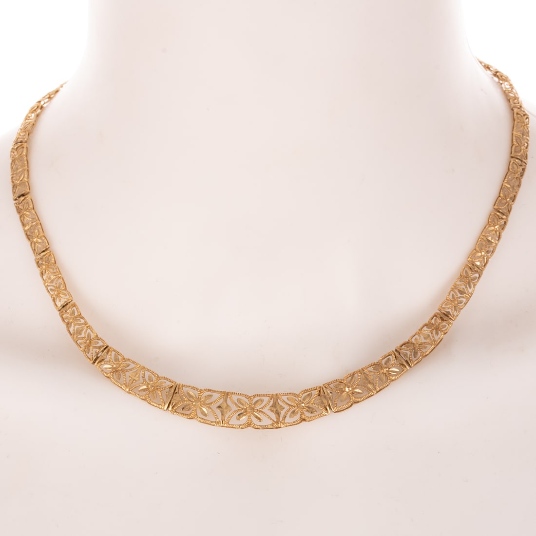 A Graduated Filigree Necklace in 10K (1 of 4)