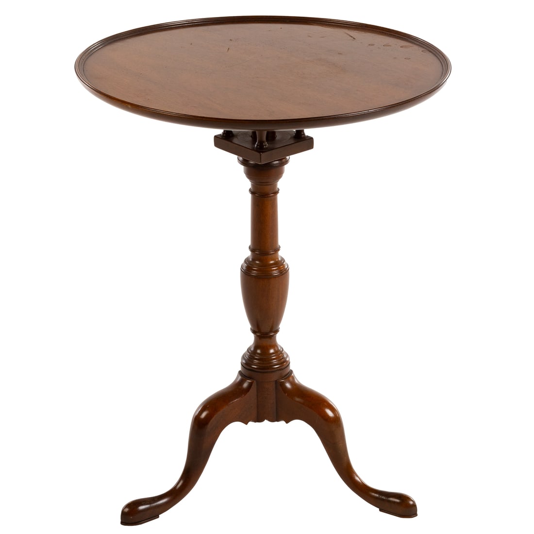 Kittinger Mahogany Tilt Top Tea Table: Dish top over turned base with tripod cabriole legs ending in serpentine feet, 28 in. H, 21 3/4 in. Diam. Provenance: From a private Delaware estate/collector