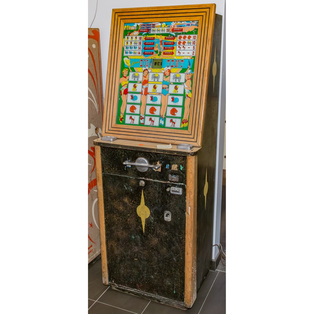 Keeny's "Big Tent" Vintage Slot Machine (1 of 4)