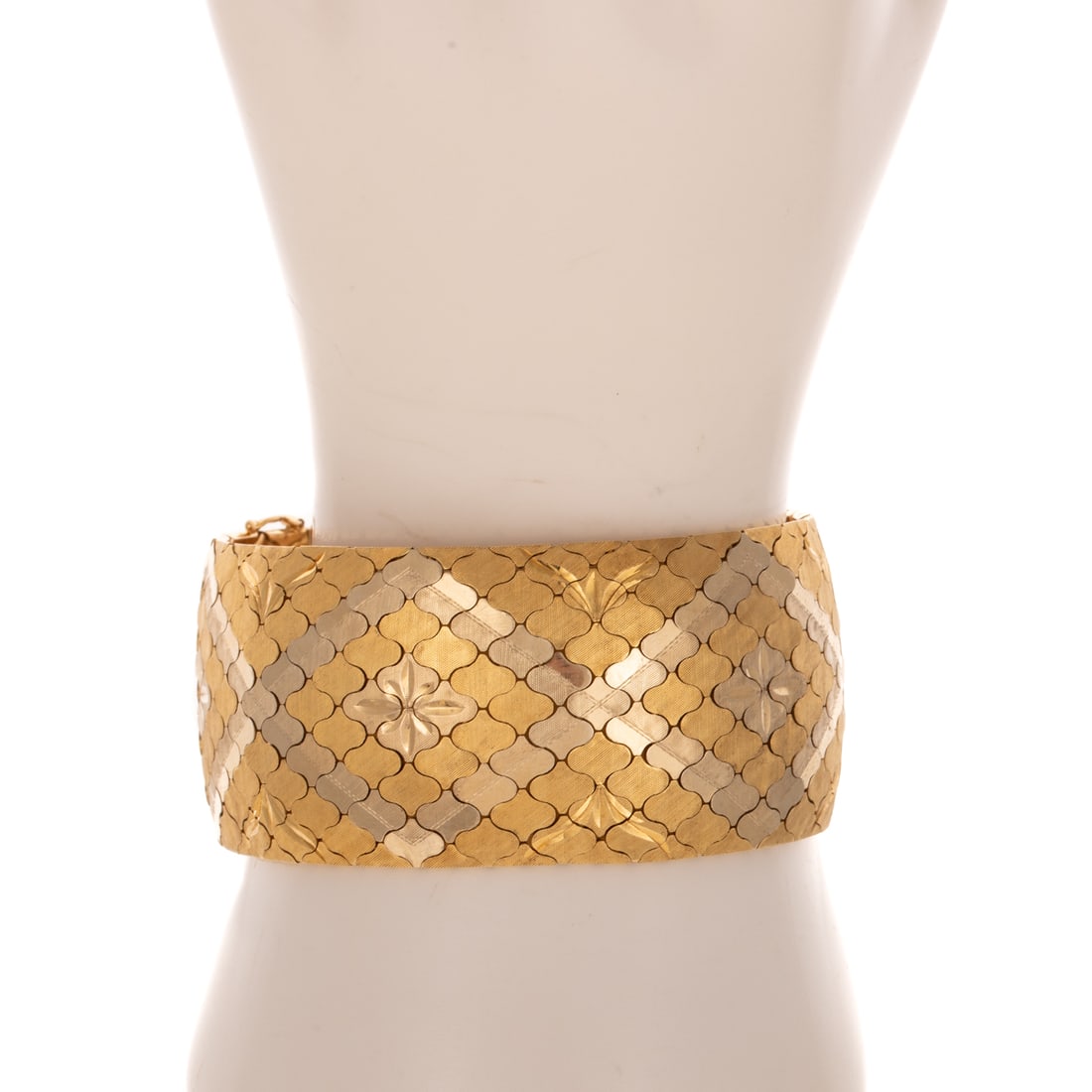 A Two Tone Interlocking Panel Design Bracelet in 18K - 4