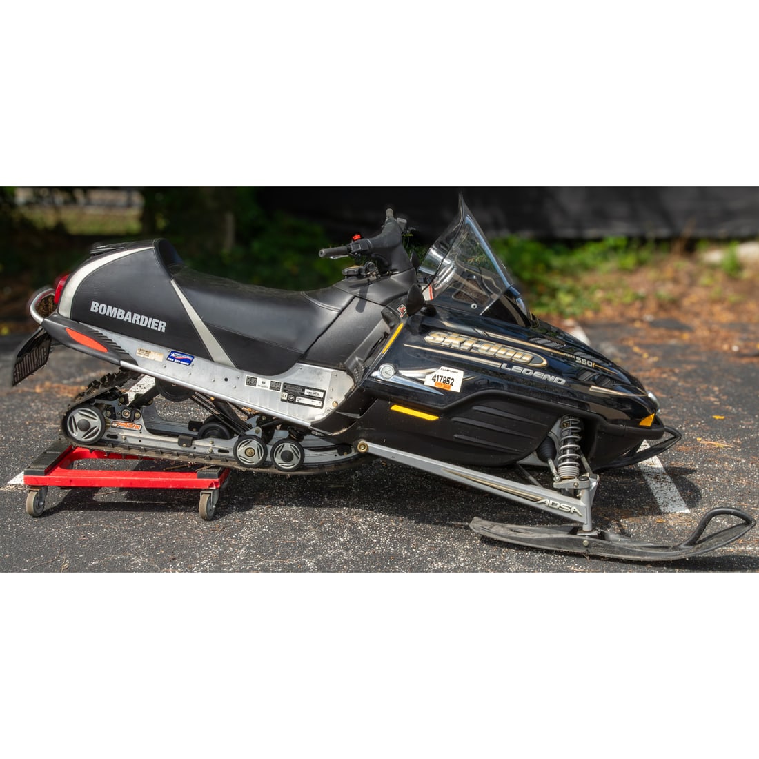 2004 Ski-Doo Bombardier Legend E Snowmobile: *Important information, this snowmobile is being sold without a title* 2004 Ski-Doo Bombardier Snowmobile, VIN: 2BPS290934V000440, 553cc rotax fan cooled twin cylinder 2 stroke engine, mileage
