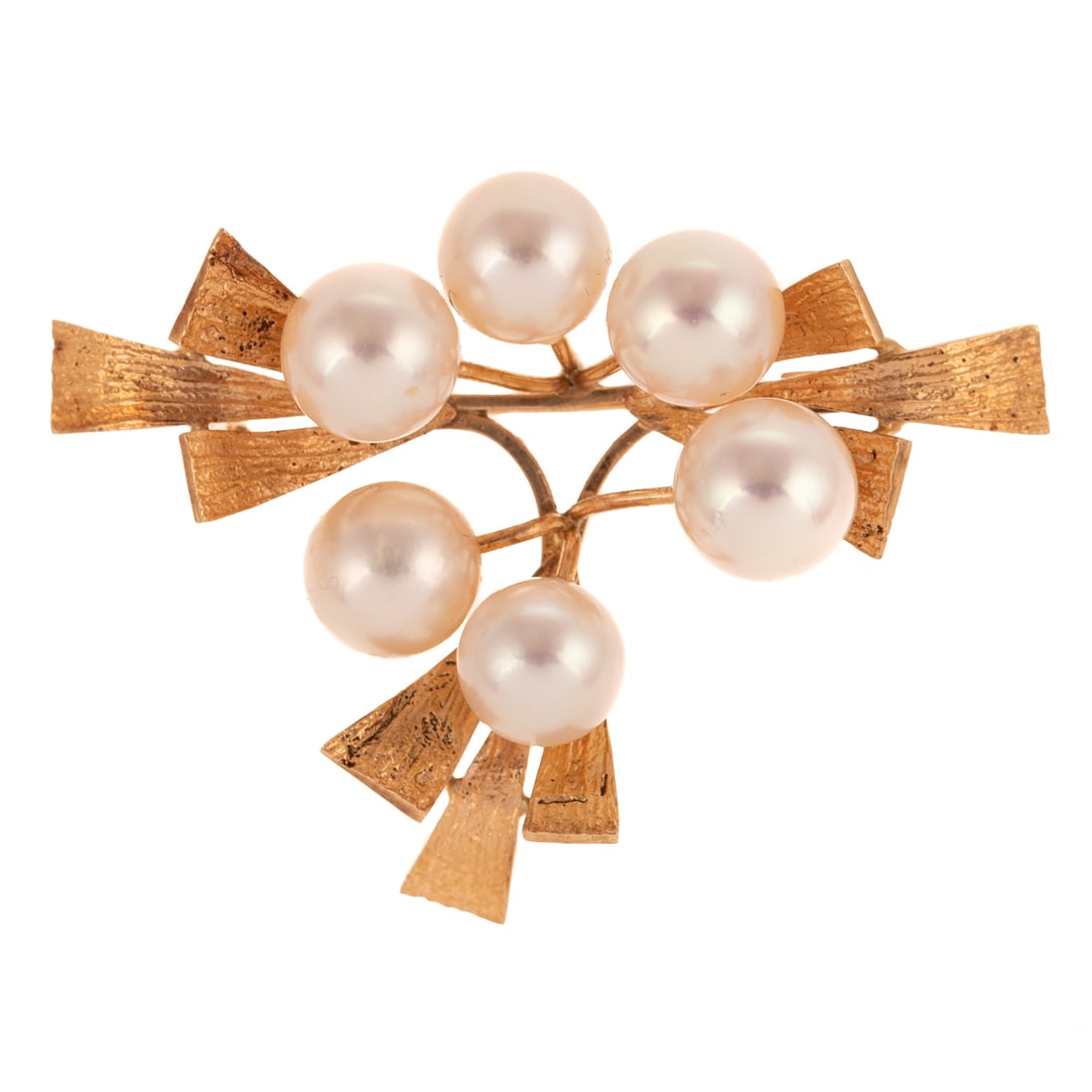 A Fine Pearl Ribbon Brooch in 14K: 14K yellow gold textured ribbon brooch featuring six Japanese Akoya cultured pearls measuring 7 - 7.5 mm with very high lustre, 1 3/4 in. W, 8.5 grams Provenance: Purchased from Dahne & Weinstein, Bal