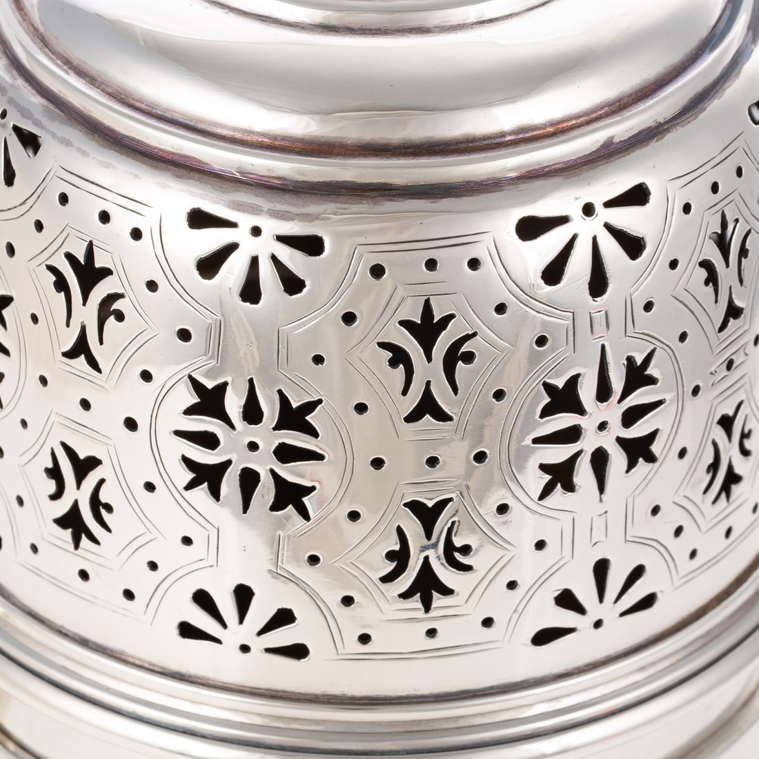 Large George V Silver Muffineer - 2