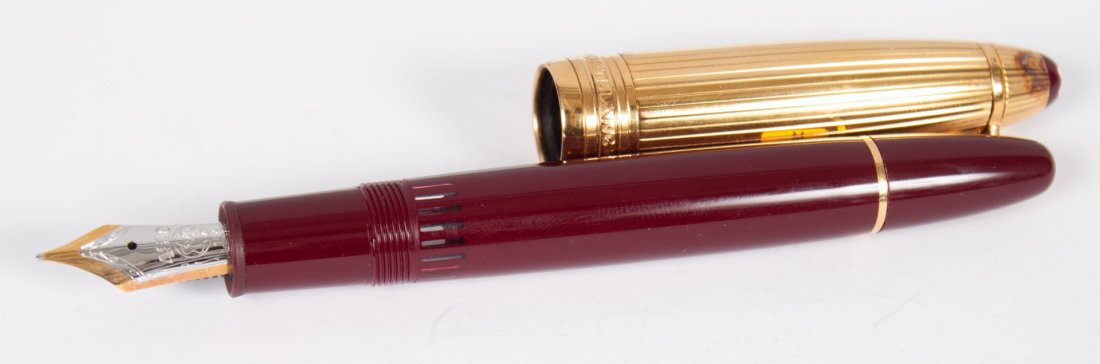 Montblanc Meisterstuck No. 146 fountain pen: burgundy case with gold-washed silver cap