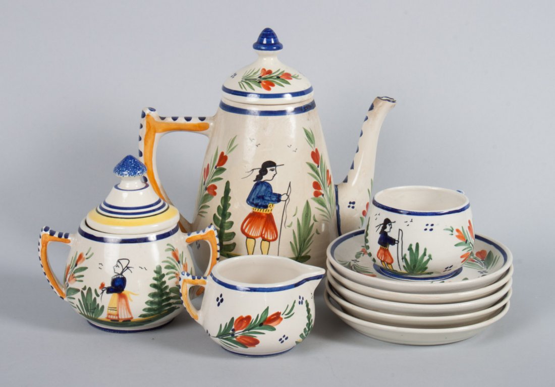 Hubaudiere Quimper faience assembled tea set: 9 pieces comprising; teapot, sugar bowl, creamer, teacup, and five saucers