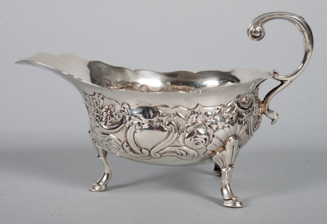 Georgian sterling silver sauceboat: with hallmarks of London, 1785-86, makers mark rubbed, 3.80 ozt.