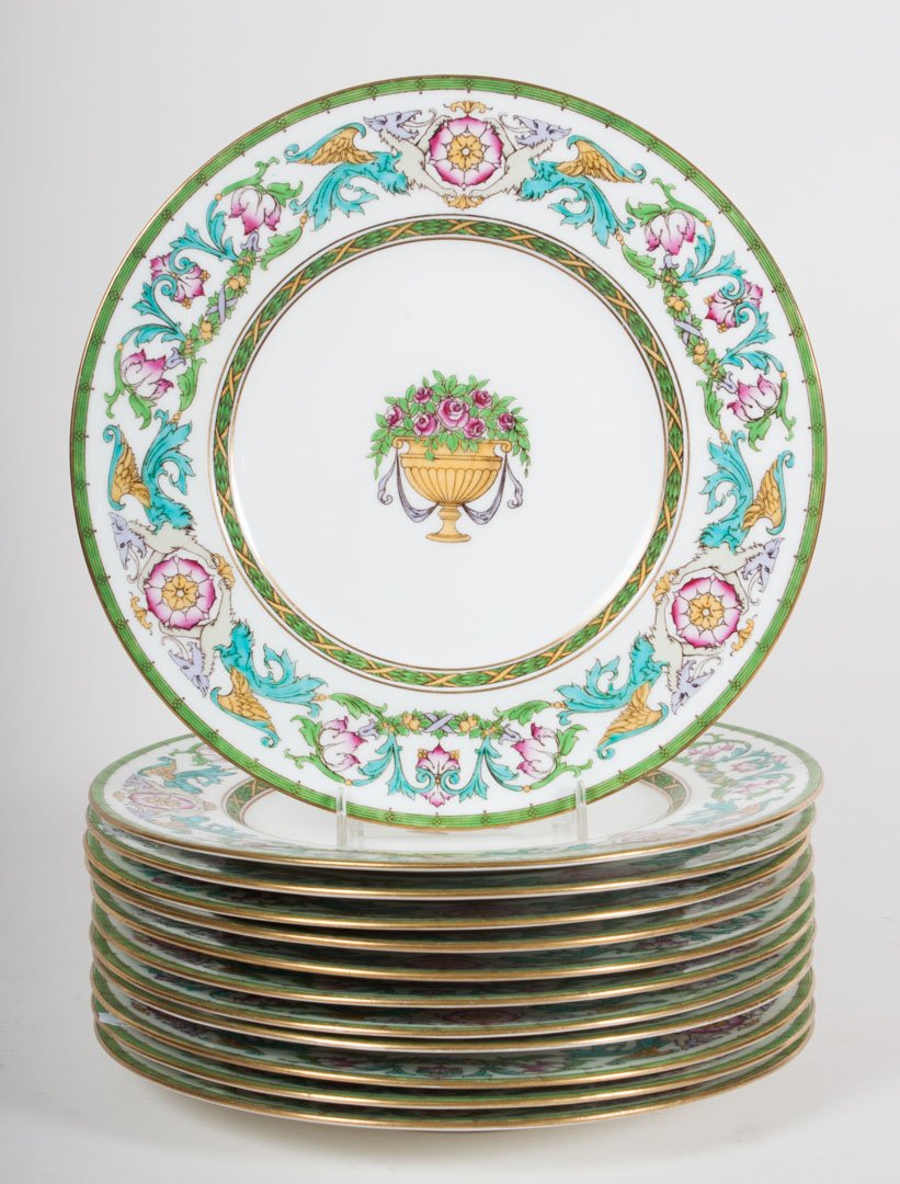 12 Minton china cabinet plates: with dragon, flower border, and central urn decoration, 10 in. Diam.