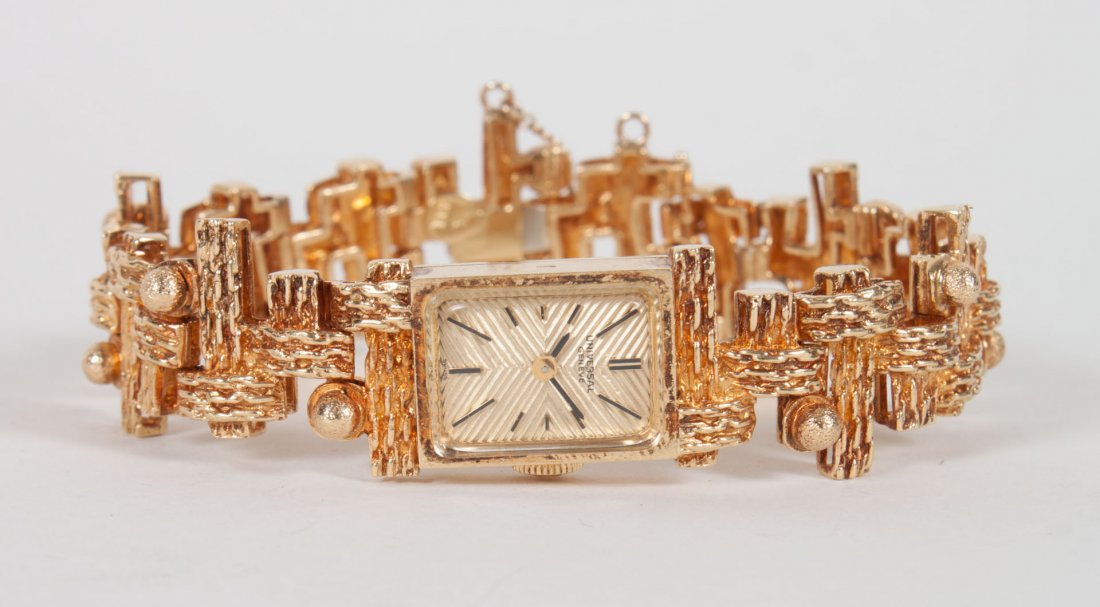 Lady's Universal Geneve 18K gold watch: 17 jewels, watch and band marked 18K, 35 grams