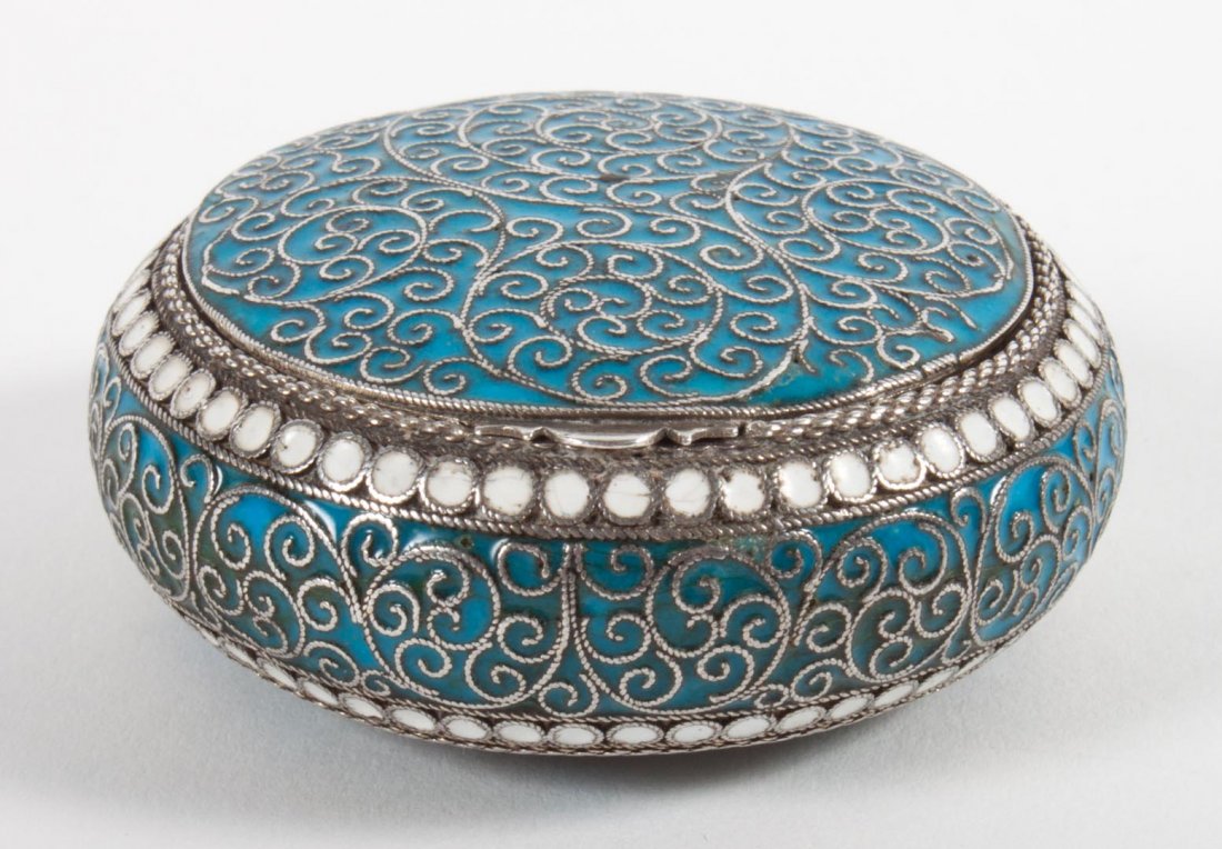Russian cloisonne silver pill box: late 19th/early 20th century, with indistinctive hallmarks, possibly Moscow, 2 in. Diam., 1.50 ozt.