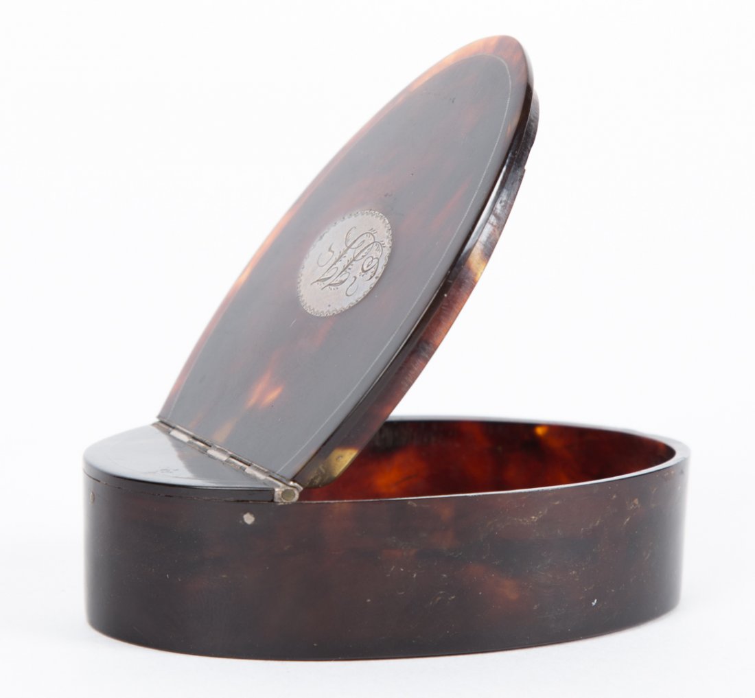 Regency silver-mounted tortoiseshell snuff box (1 of 4)