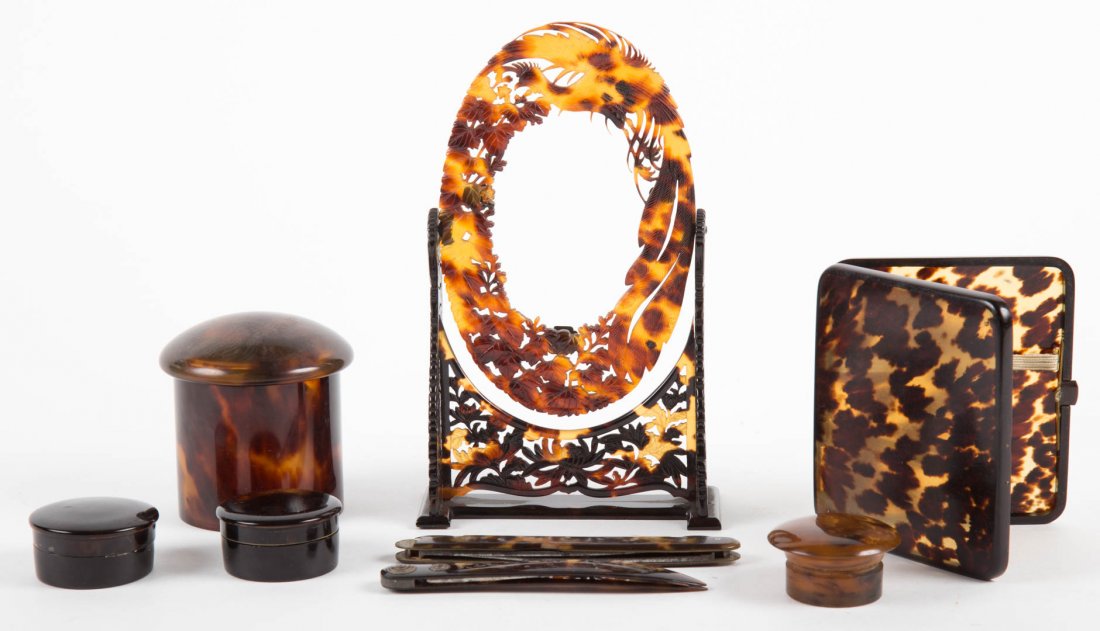 Eight Victorian tortoiseshell vanity articles (1 of 5)