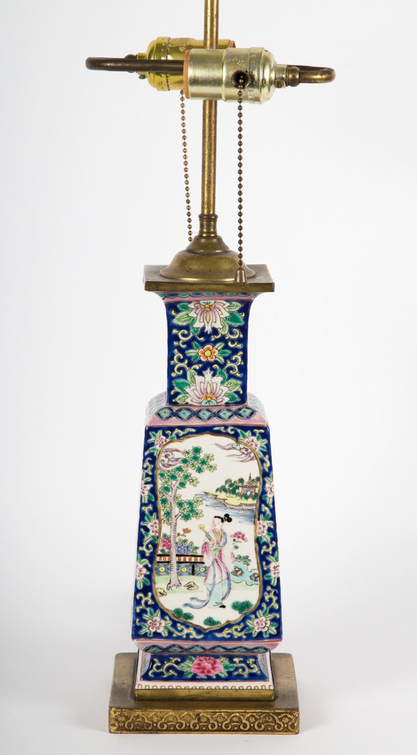 Chinese Export Famille Rose vase lamp (1 of 4)