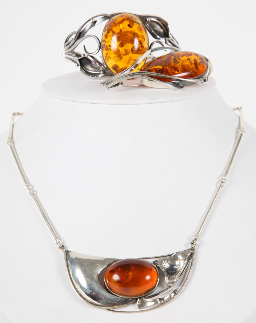 An Amber Necklace, Bracelet and Pin (1 of 6)