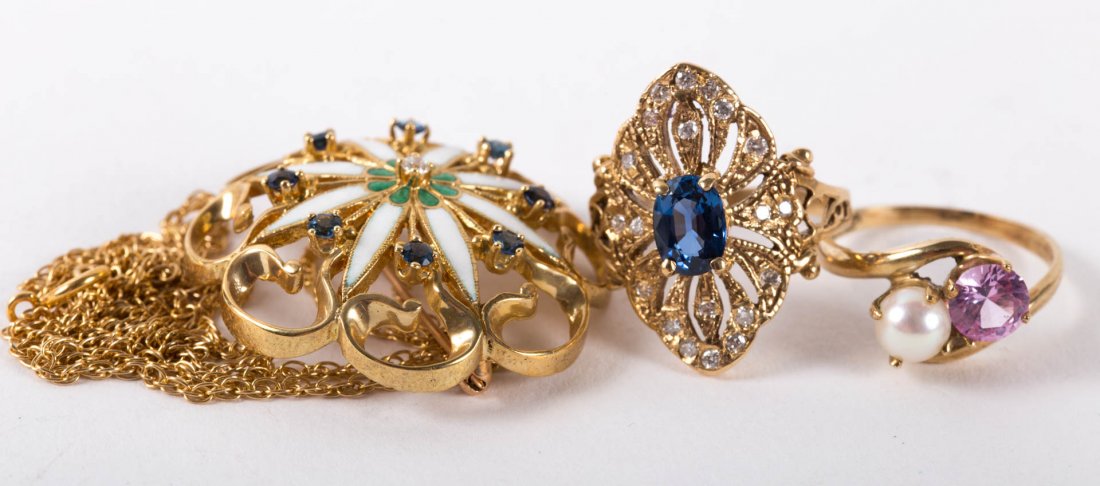 A Pendant/Brooch with Gold Chain & Two Rings (1 of 5)