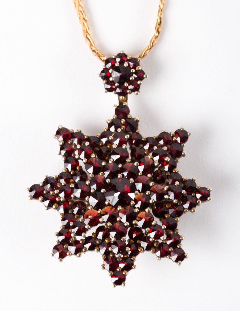 A Garnet Pendant with Neck Chain (1 of 5)