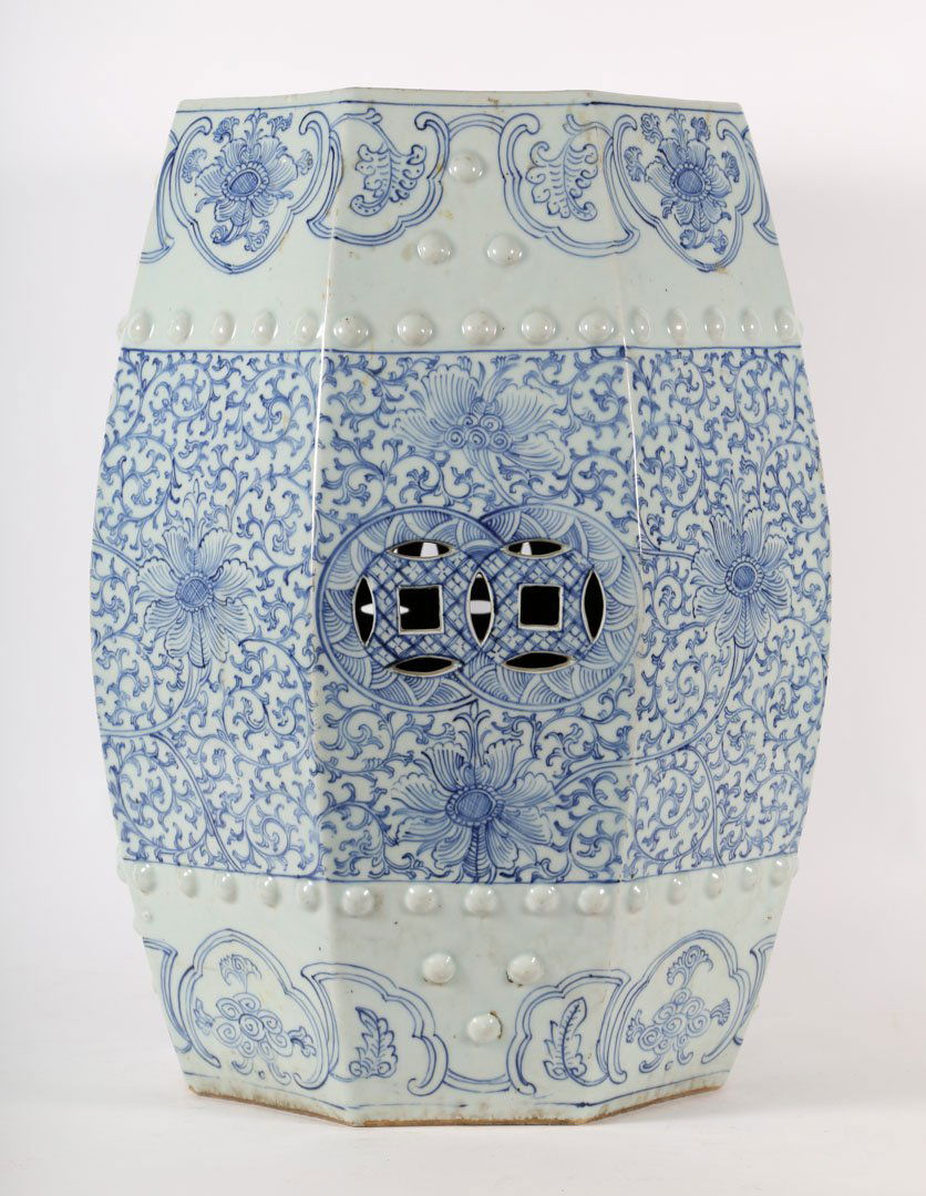 Chinese Export porcelain garden seat (1 of 4)