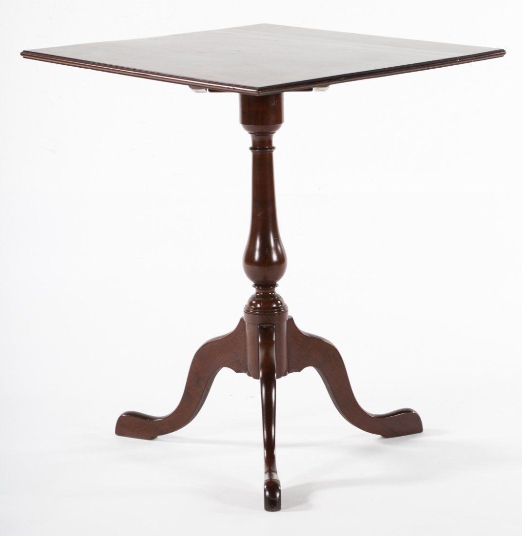 Queen Anne mahogany tilt-top tea table (1 of 3)