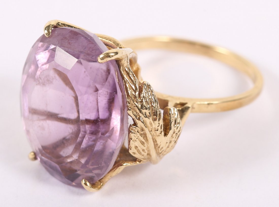 A Lady's Gold & Amethyst Ring (1 of 5)