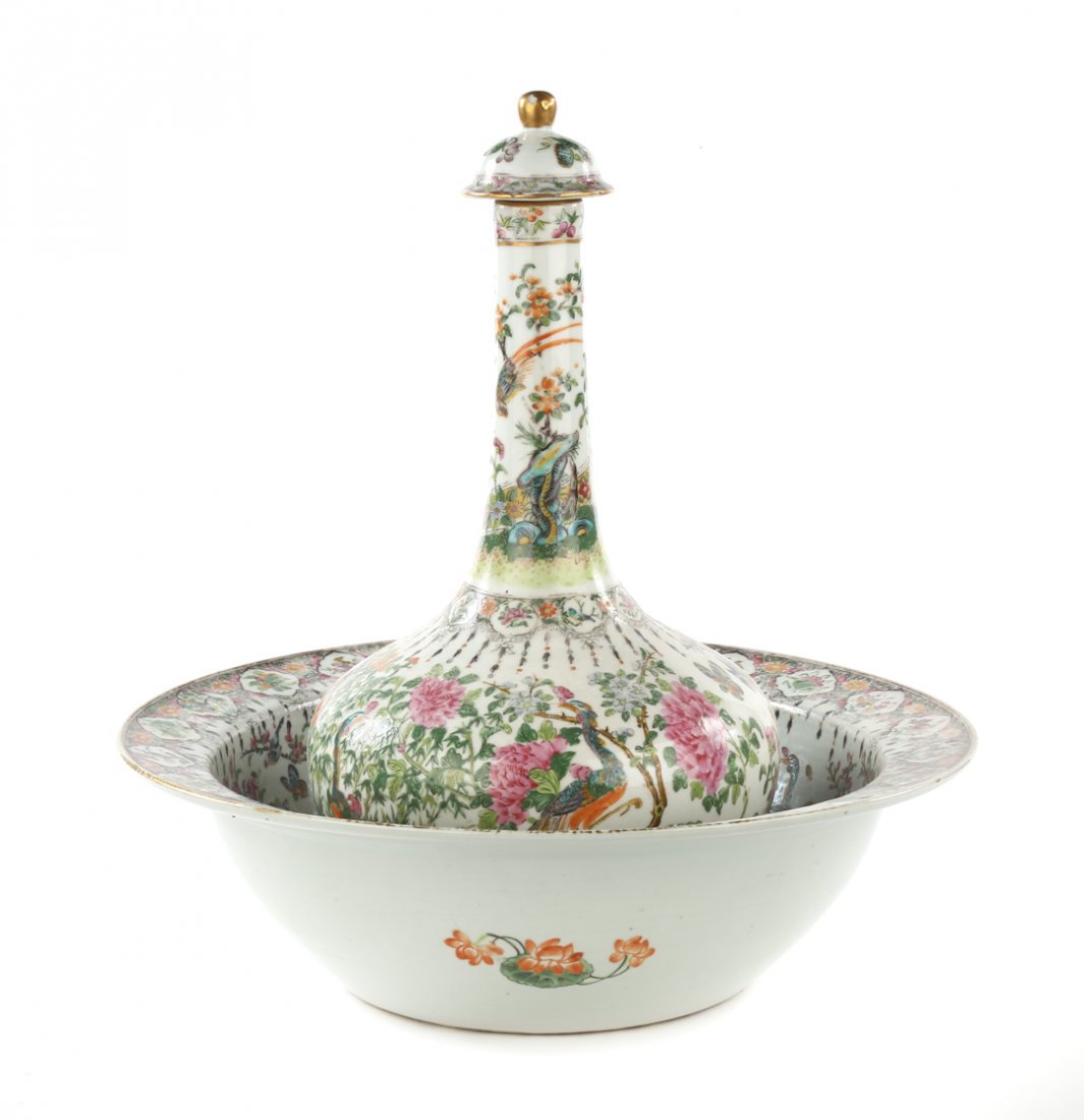 Chinese Export Famille Rose water bottle and basin (1 of 7)