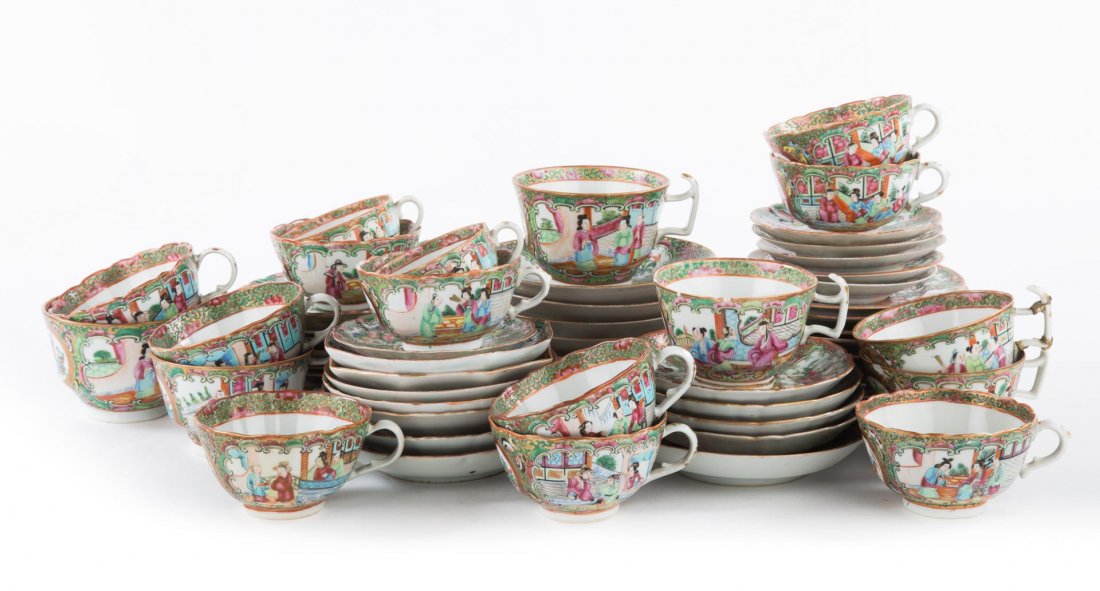 Chinese Export Rose Medallion cups and saucers (1 of 5)