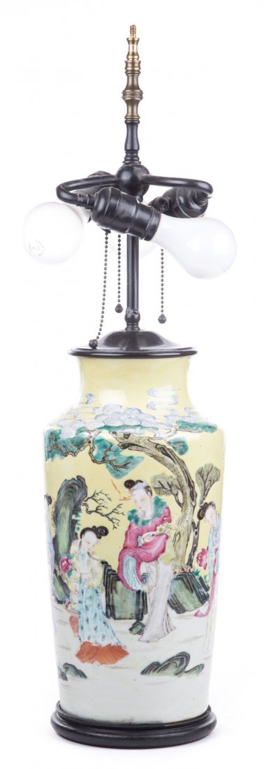 Chinese Famille Rose porcelain vase lamp (1 of 3)