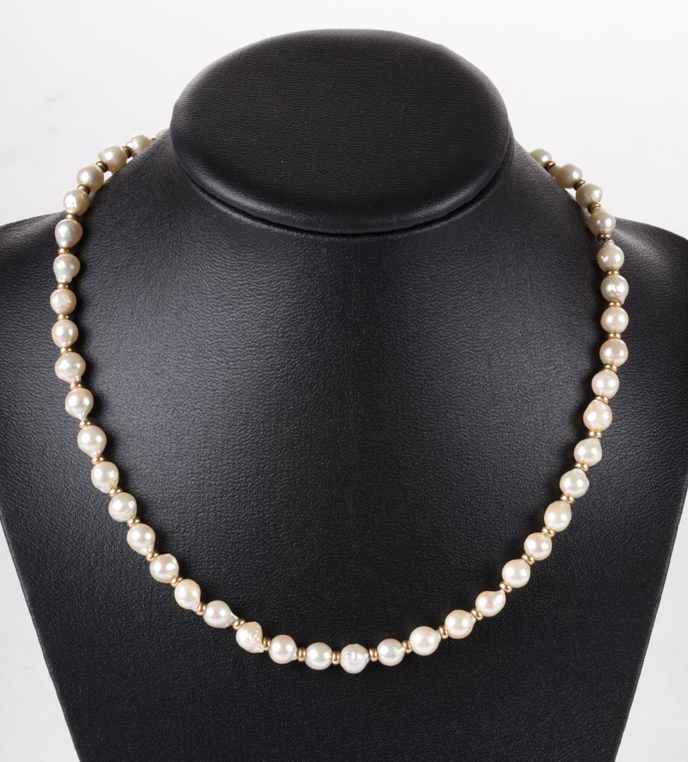 A 14K Gold and Baroque Pearl Choker: 16 in. L.