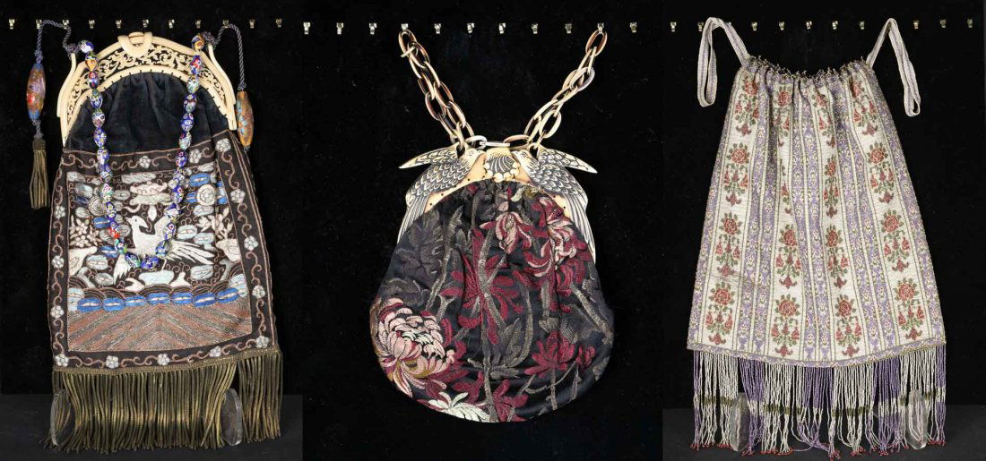 Vintage Handbags in Bakelite and Beadwork (1 of 7)