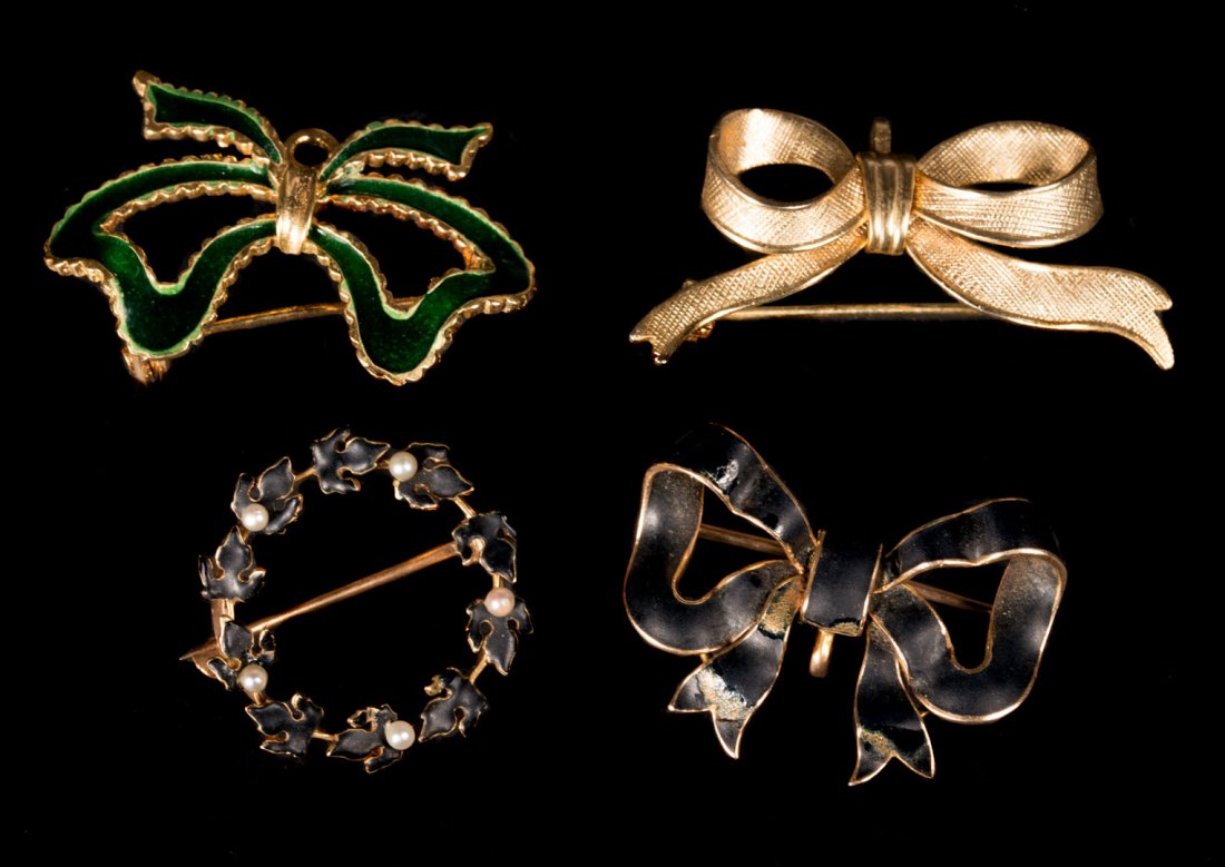 Four Brooches in Bows and Wreath (1 of 5)